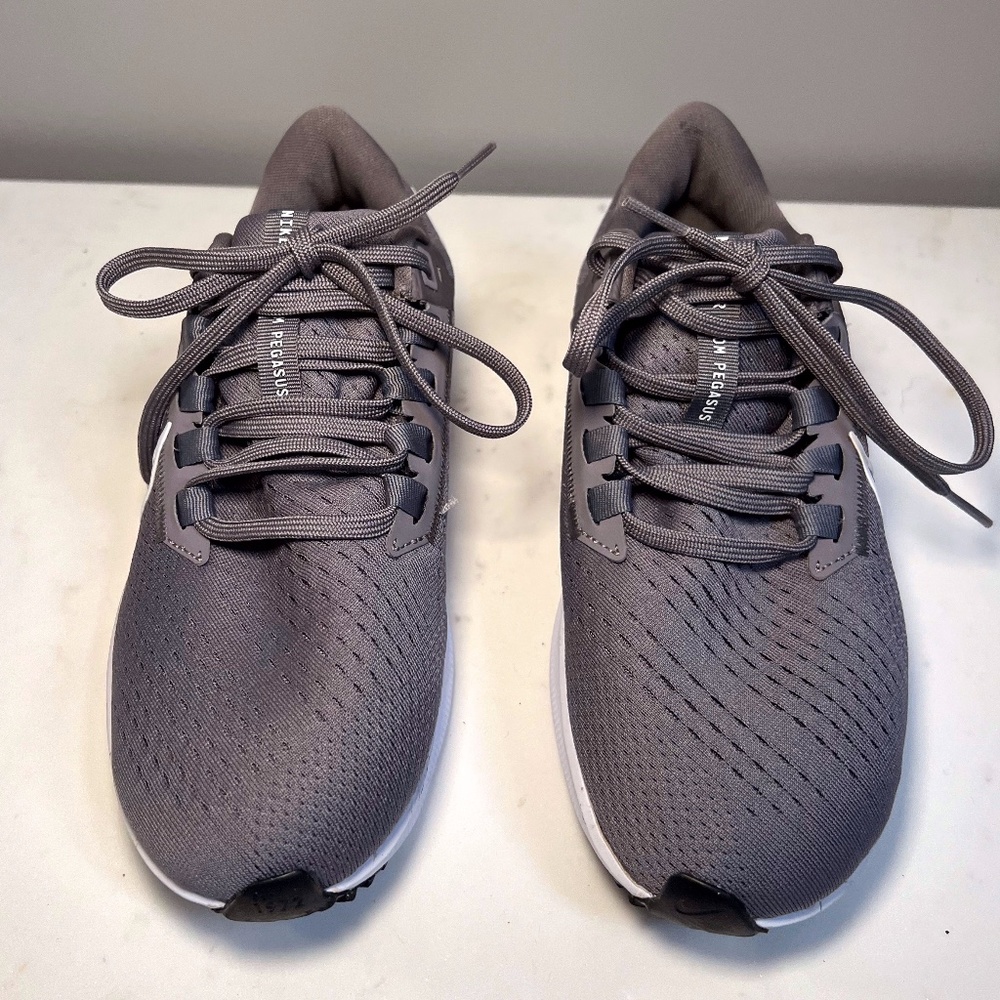 Nike Air Zoom Pegasus Women's Size 7.5 gray